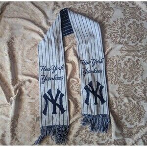Forever Collectibles New York Yankees Licensed Scarf  Striped Reversible